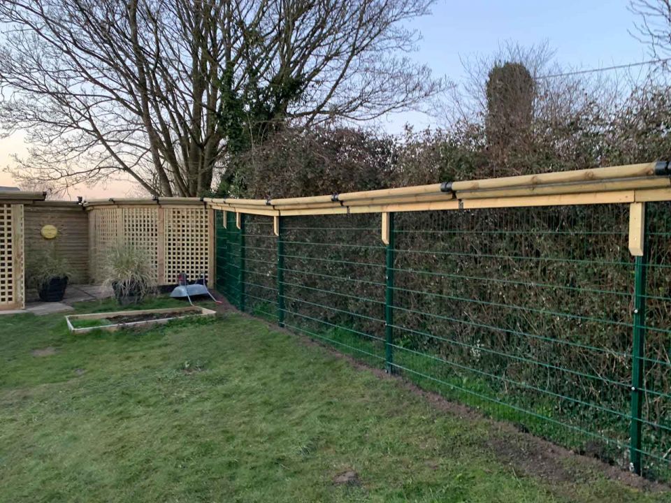 An example of green mesh fencing by Katzecure